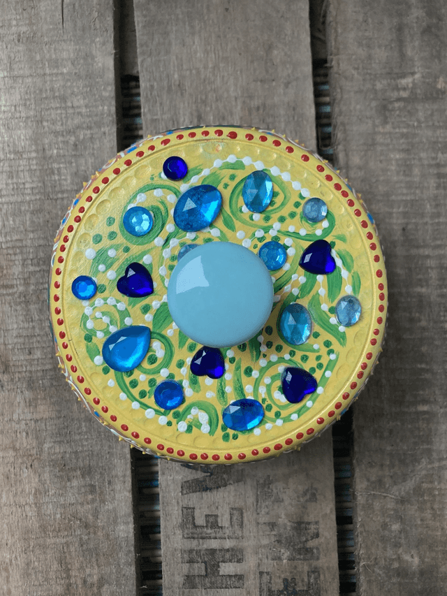 Boite ronde en bois multicolore