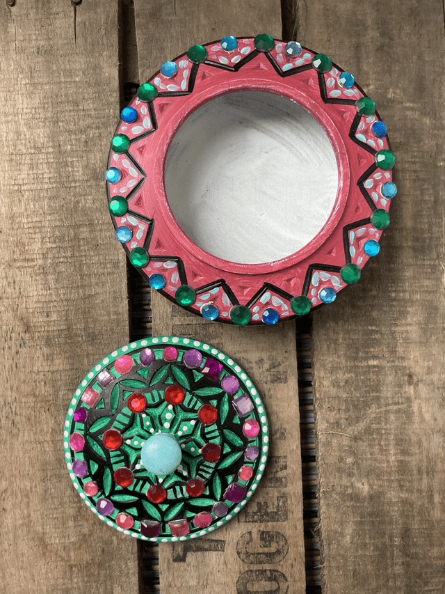 Boite ronde en bois multicolore