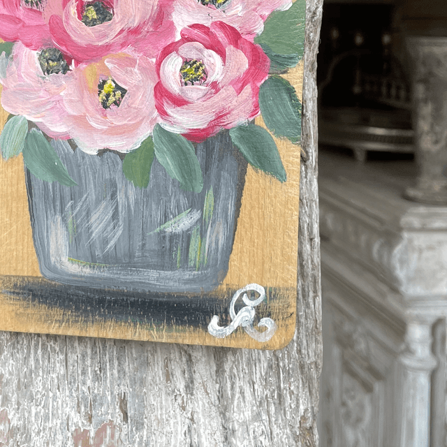 Pot en zinc avec bouquet  de roses.