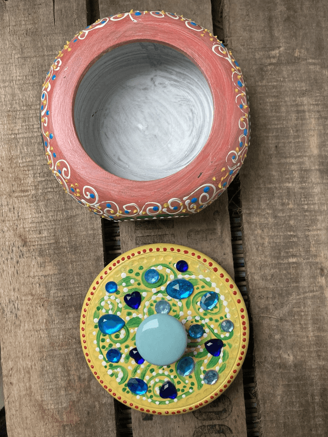 Boite ronde en bois multicolore