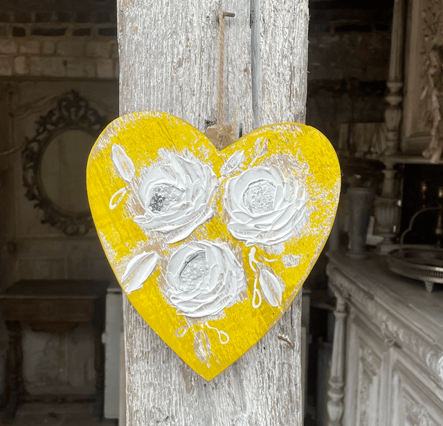Cœur jaune citron.